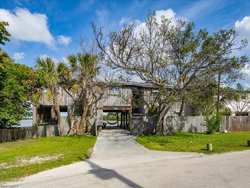 230 Harbor PL N, GOODLAND FL 34140-36