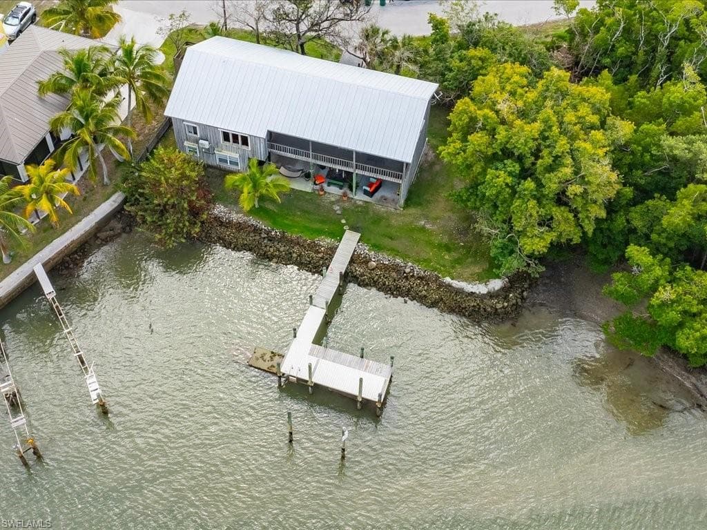 230 Harbor PL N, GOODLAND FL 34140-34