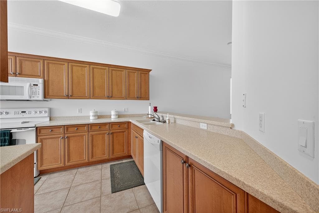 8251 Pathfinder LOOP # 621, FORT MYERS FL 33919-10
