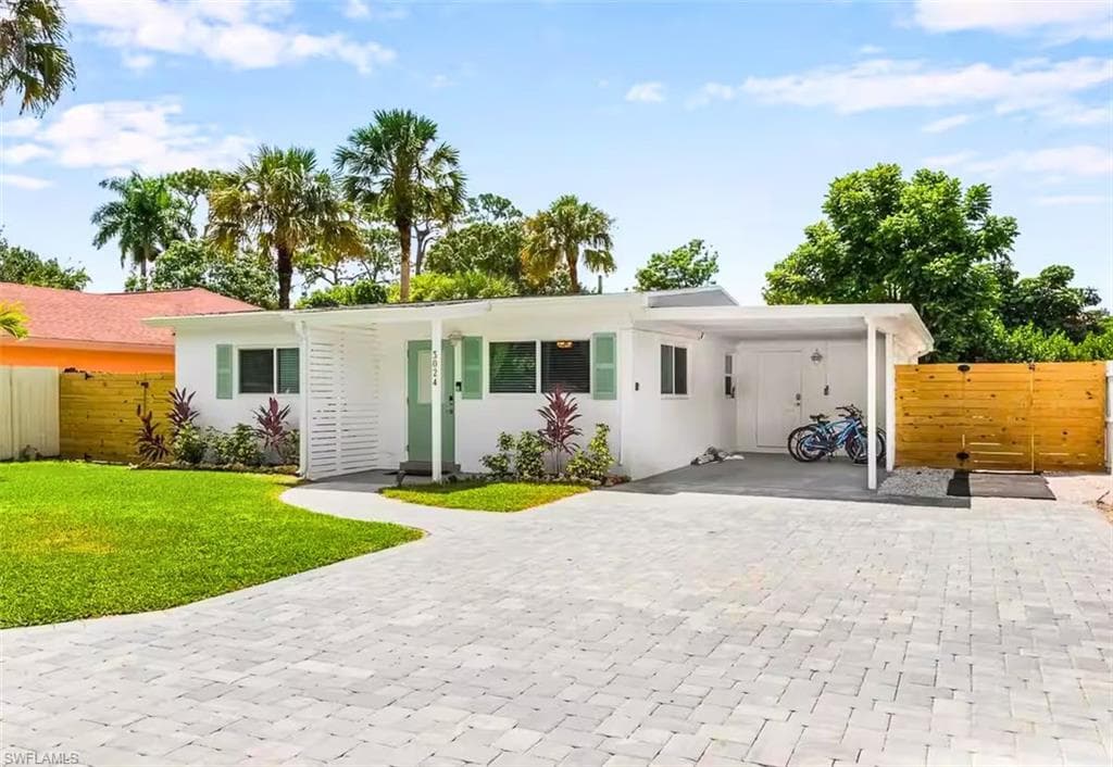 3024 Estey AVE, NAPLES FL 34104-1