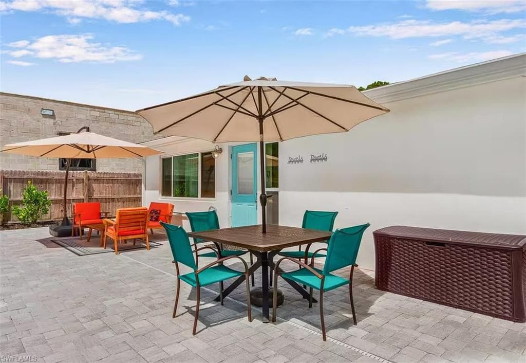 3024 Estey AVE, NAPLES FL 34104-16