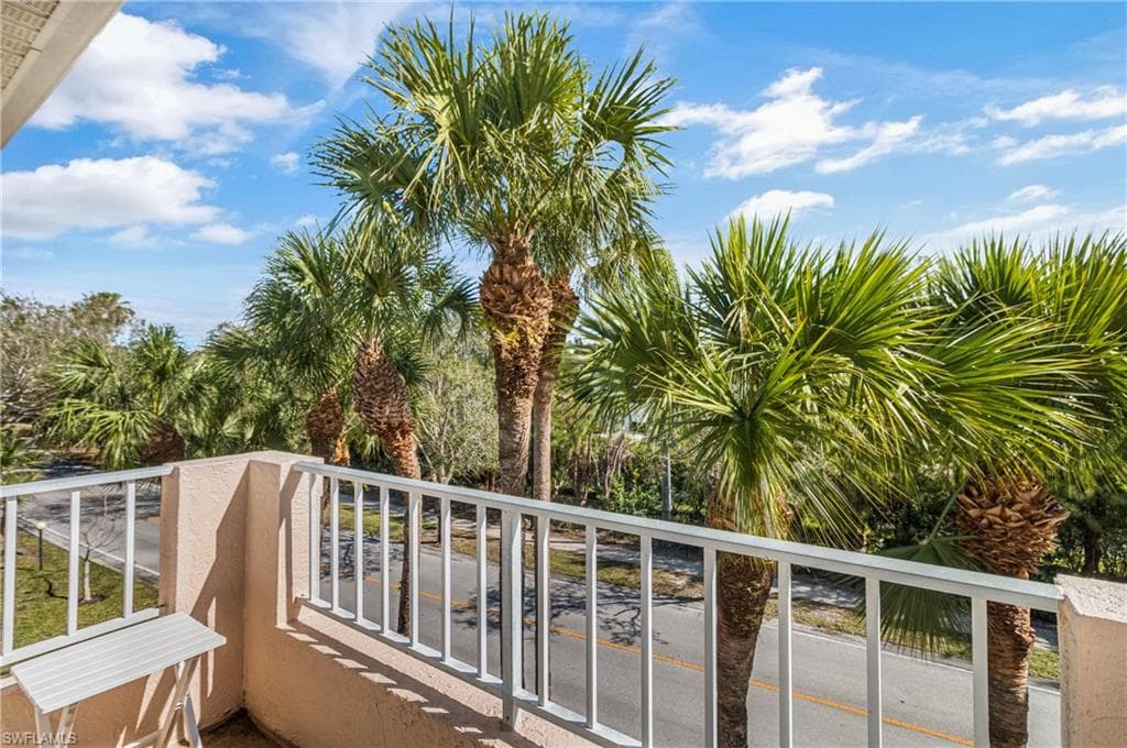 1044 Woodshire LN # B205, NAPLES FL 34105-10