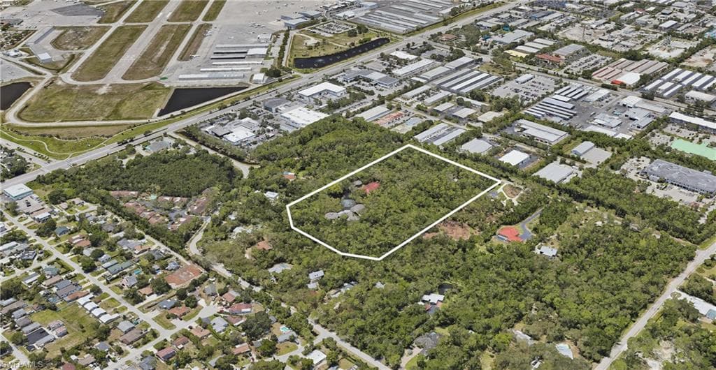3720 Gail BLVD, NAPLES FL 34104-1