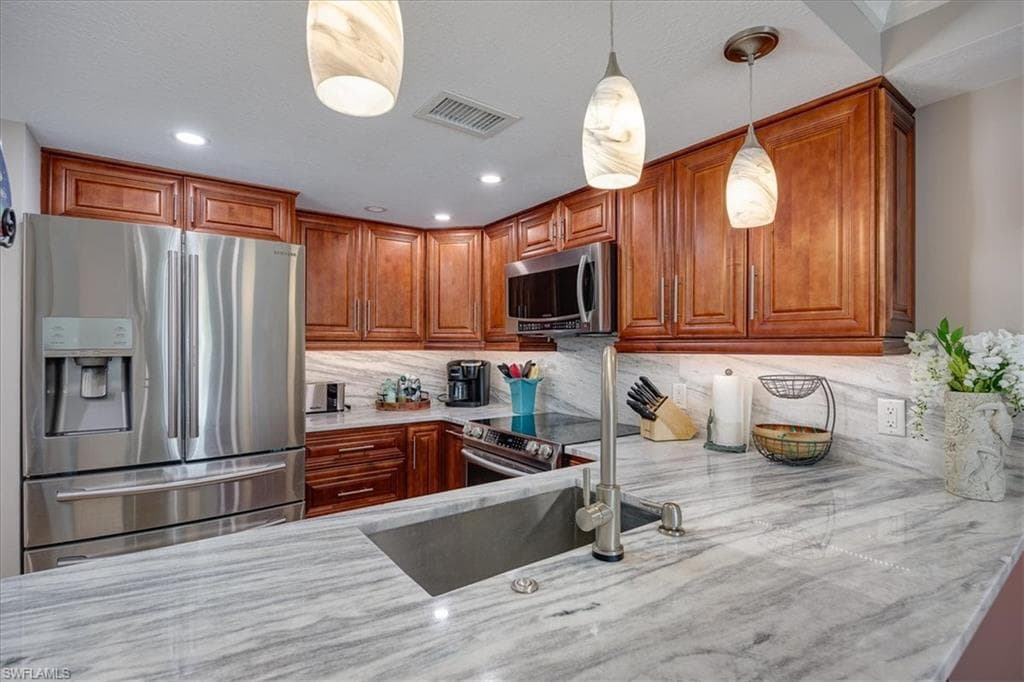 2885 Palm Beach BLVD # 305, FORT MYERS FL 33916-5