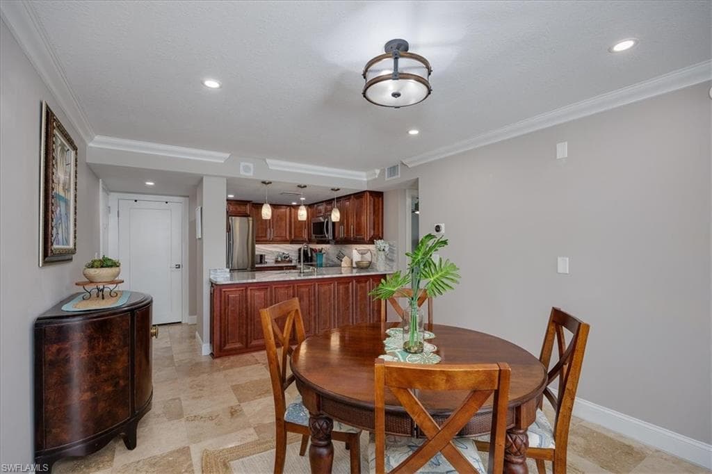 2885 Palm Beach BLVD # 305, FORT MYERS FL 33916-6