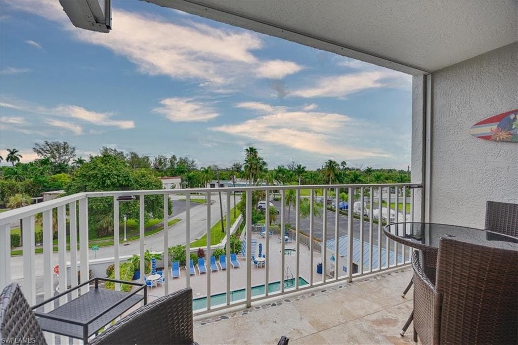 2885 Palm Beach BLVD # 305, FORT MYERS FL 33916-9