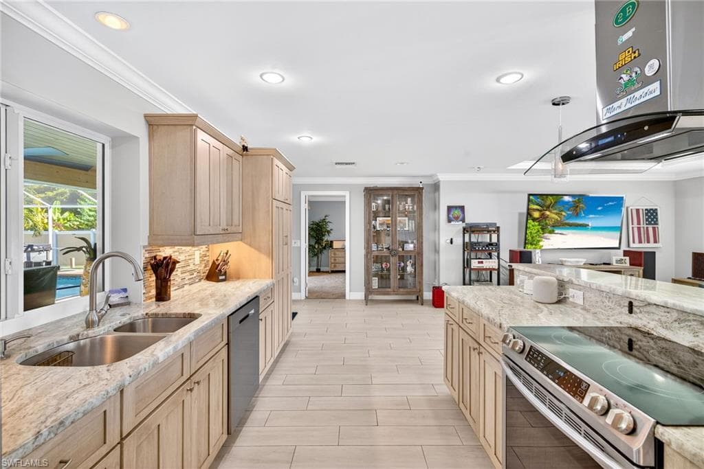 2243 Flora AVE, FORT MYERS FL 33907-10