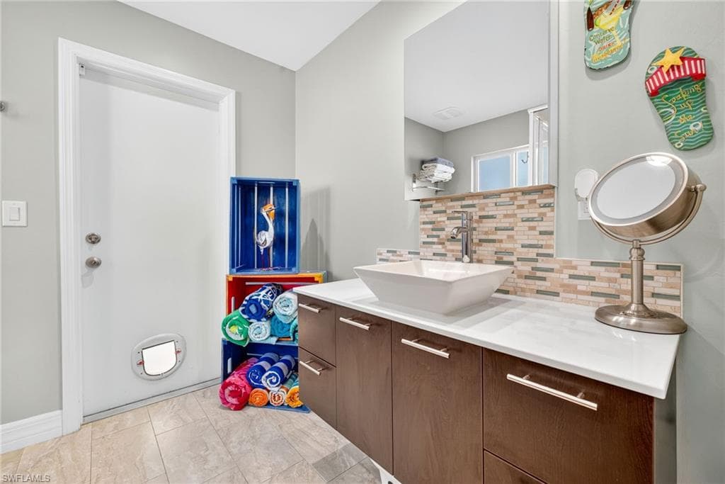 2243 Flora AVE, FORT MYERS FL 33907-20