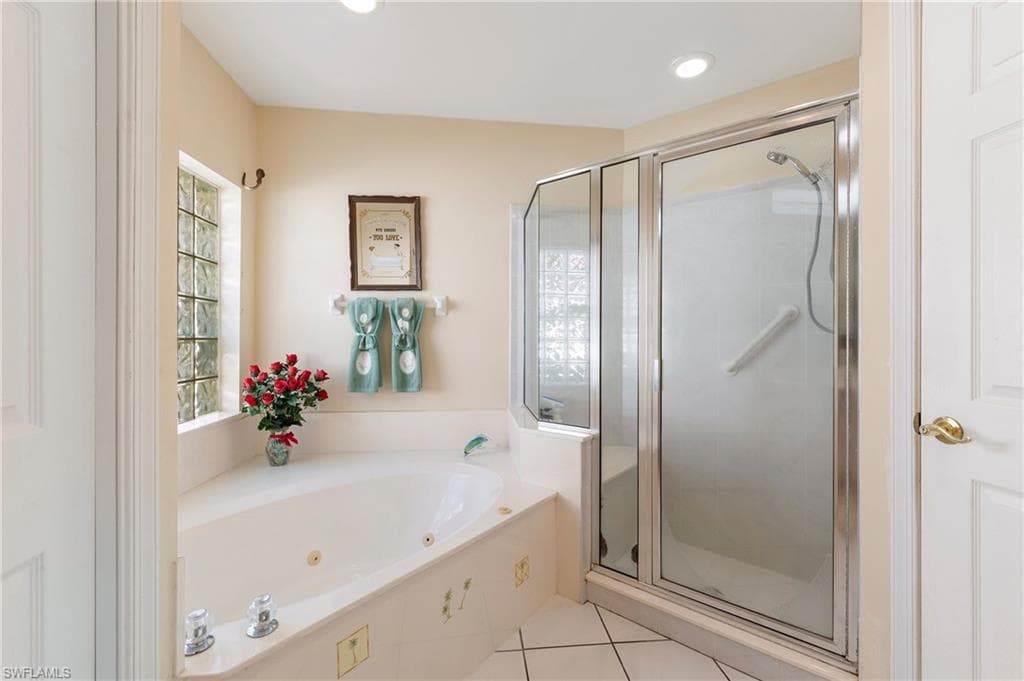 335 Pindo Palm DR, NAPLES FL 34104-12