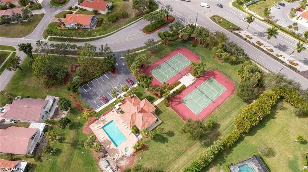 335 Pindo Palm DR, NAPLES FL 34104-31