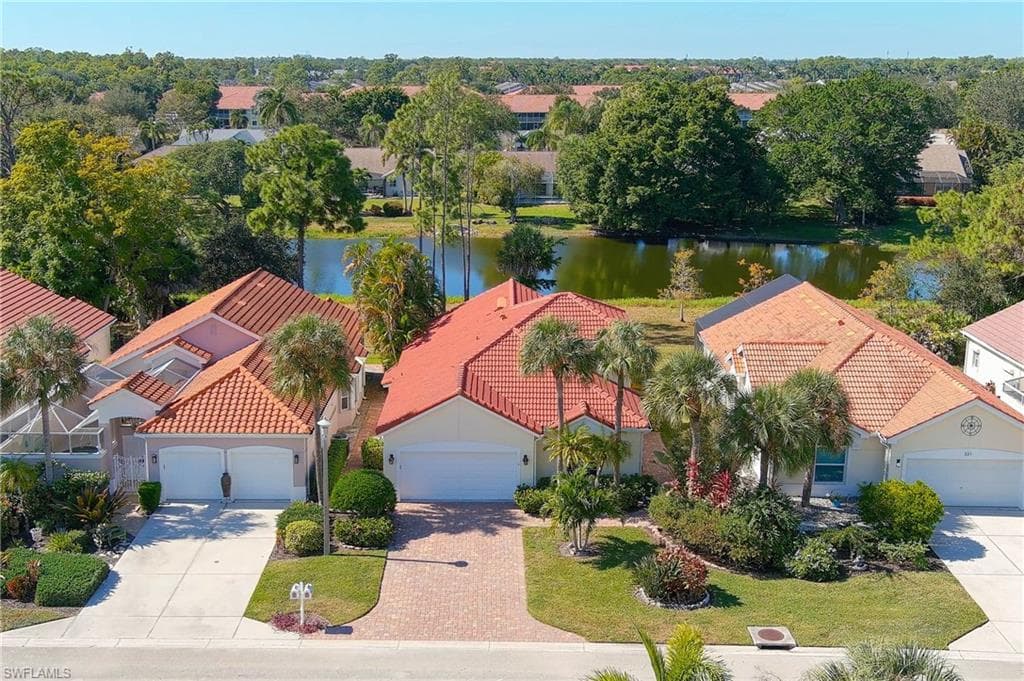 335 Pindo Palm DR, NAPLES FL 34104-23