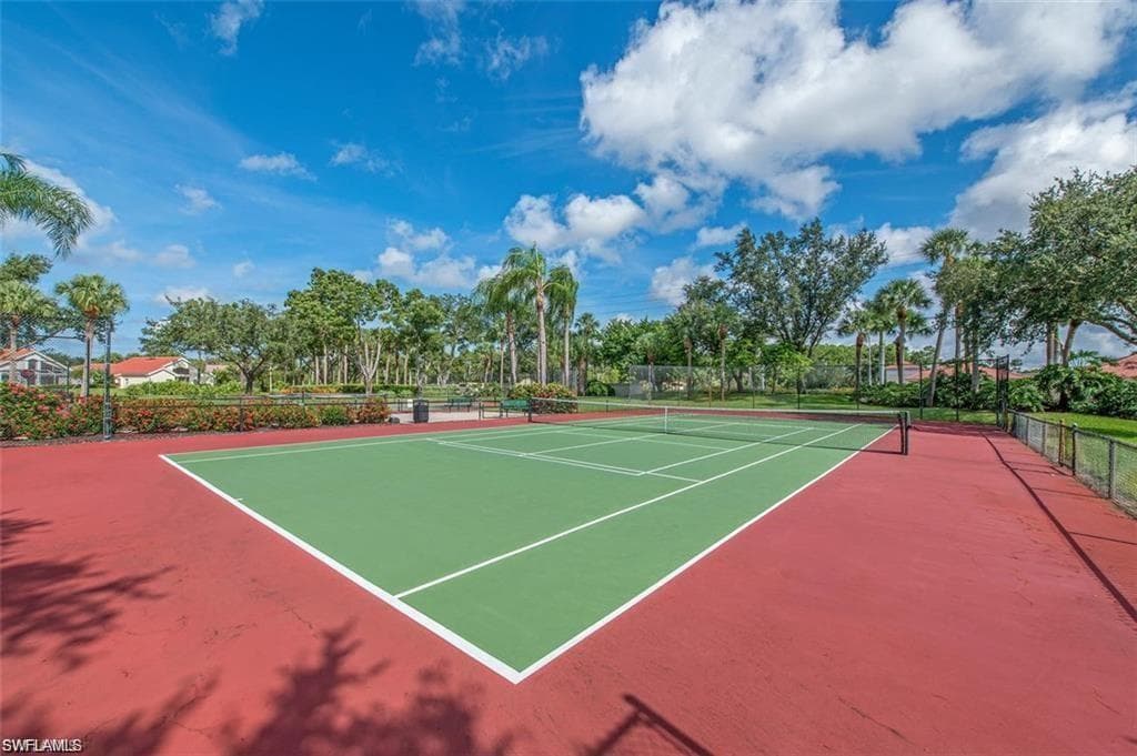 335 Pindo Palm DR, NAPLES FL 34104-36