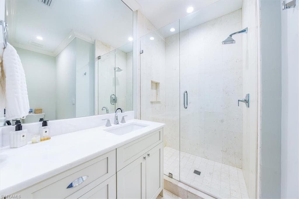 7128 Lemuria CIR # 702, NAPLES FL 34109-12