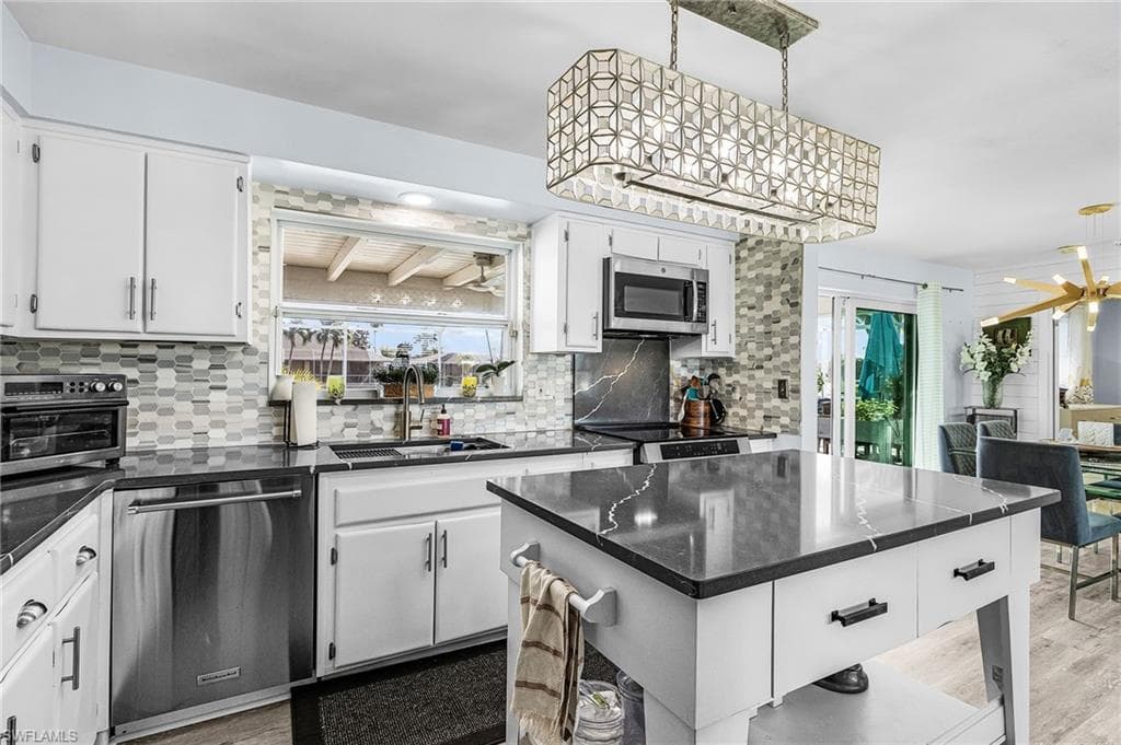 3005 SE 18th AVE, CAPE CORAL FL 33904-5