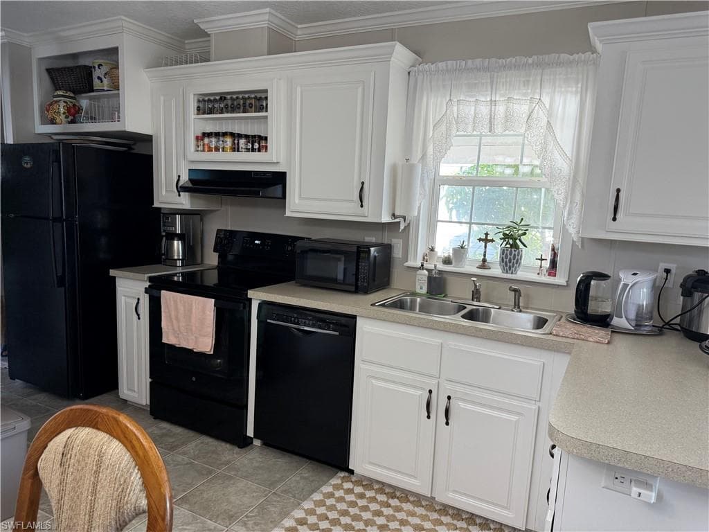 25 Bass LN, NAPLES FL 34114-5