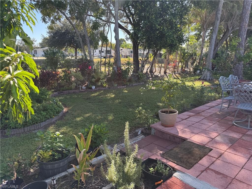 25 Bass LN, NAPLES FL 34114-15