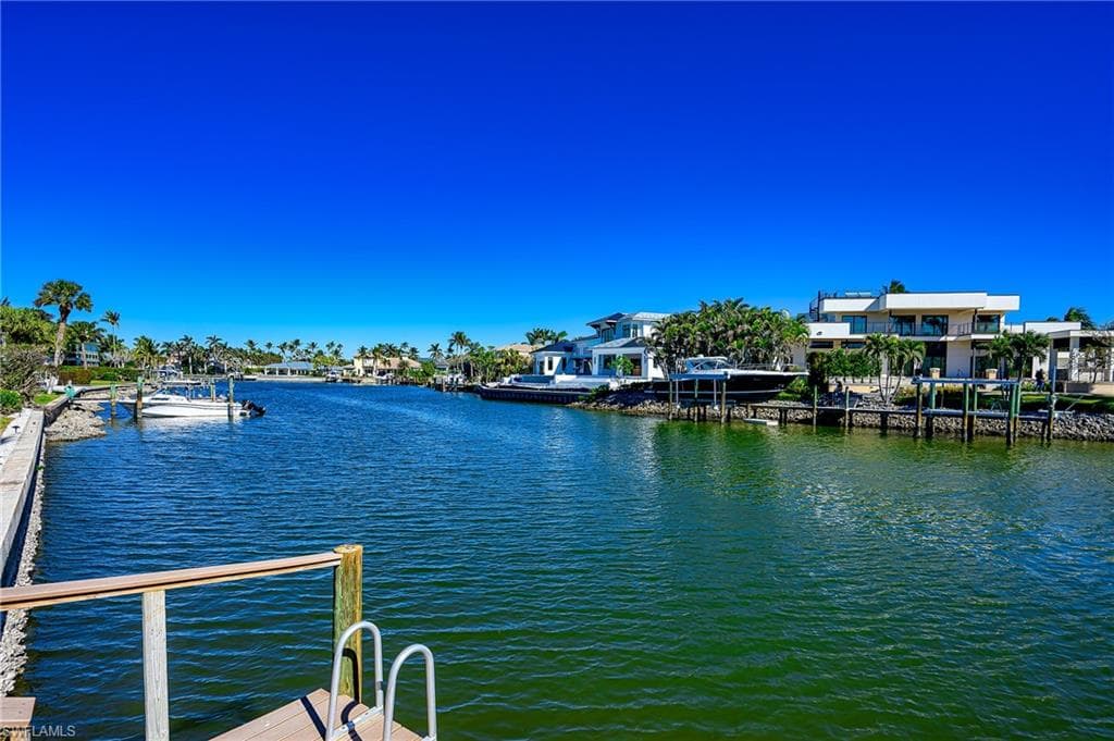 1550 Gulf Shore BLVD N W4-19