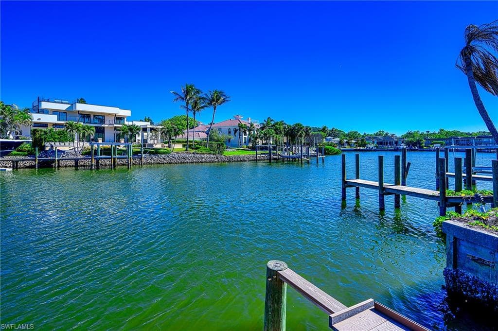 1550 Gulf Shore BLVD N W4-18