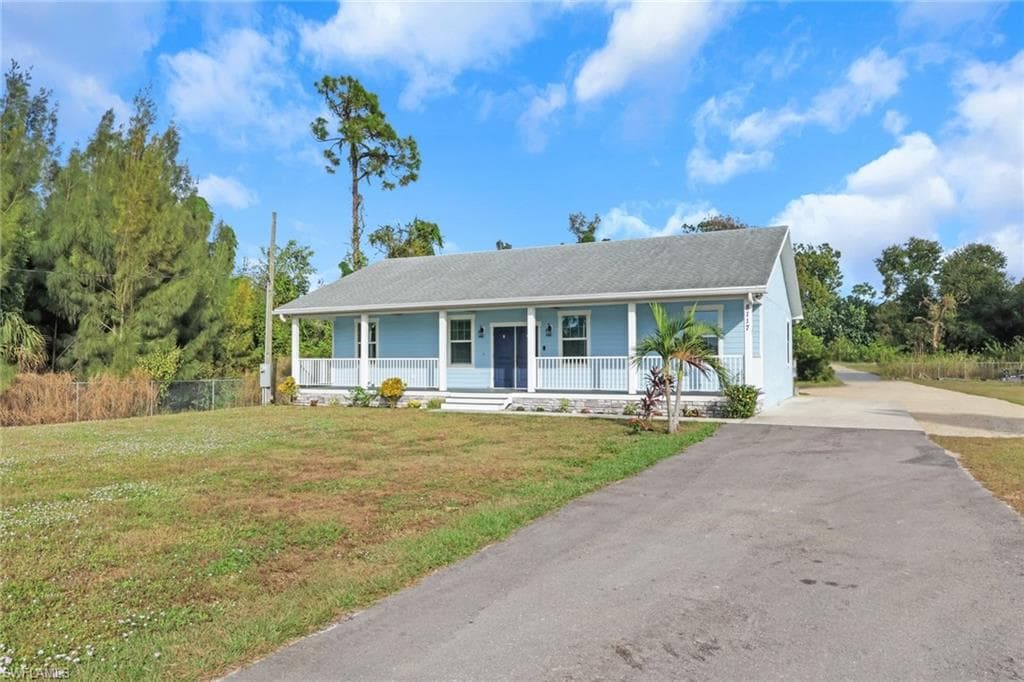 8117 Breeze DR, NORTH FORT MYERS FL 33917-1
