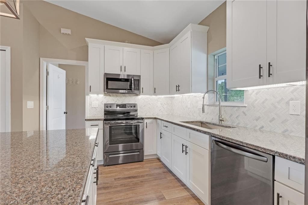 8117 Breeze DR, NORTH FORT MYERS FL 33917-8