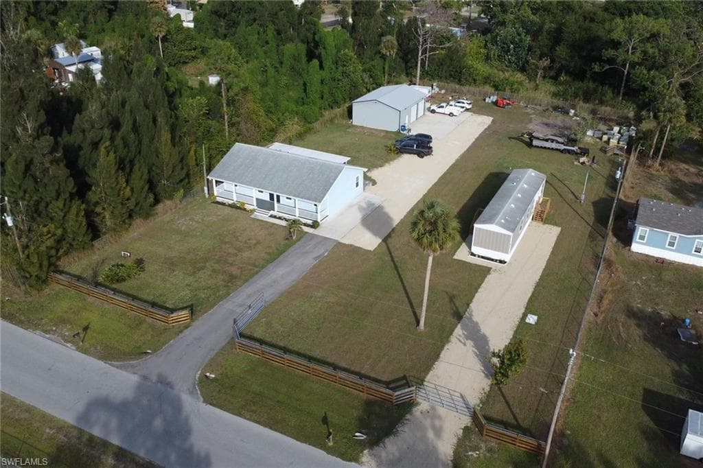 8117 Breeze DR, NORTH FORT MYERS FL 33917-34