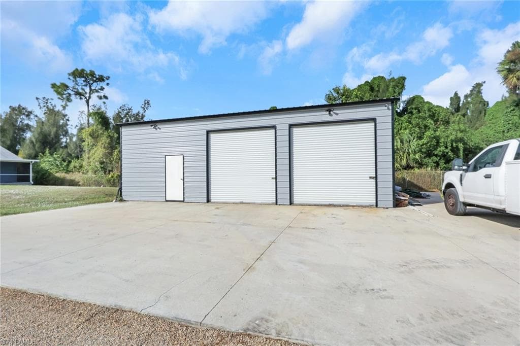 8117 Breeze DR, NORTH FORT MYERS FL 33917-24