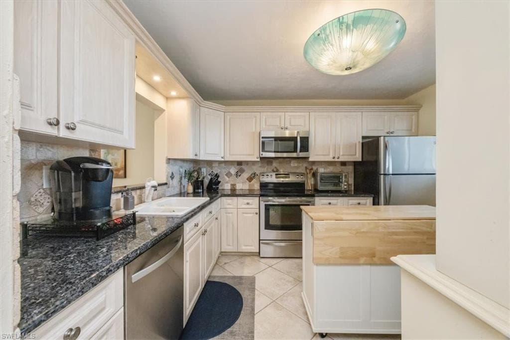 305 Goodlette-Frank RD S # C304, NAPLES FL 34102-10