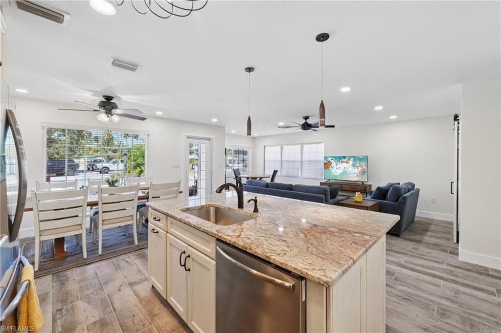 210 Hibiscus DR, FORT MYERS BEACH FL 33931-2