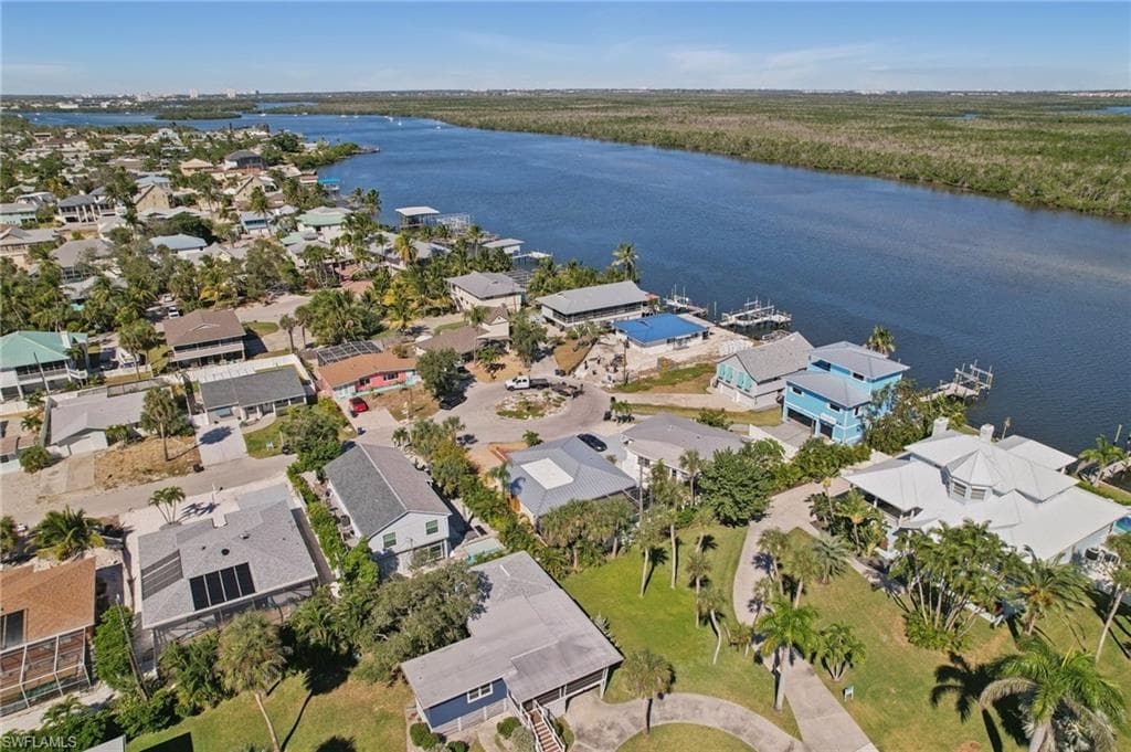 210 Hibiscus DR, FORT MYERS BEACH FL 33931-35