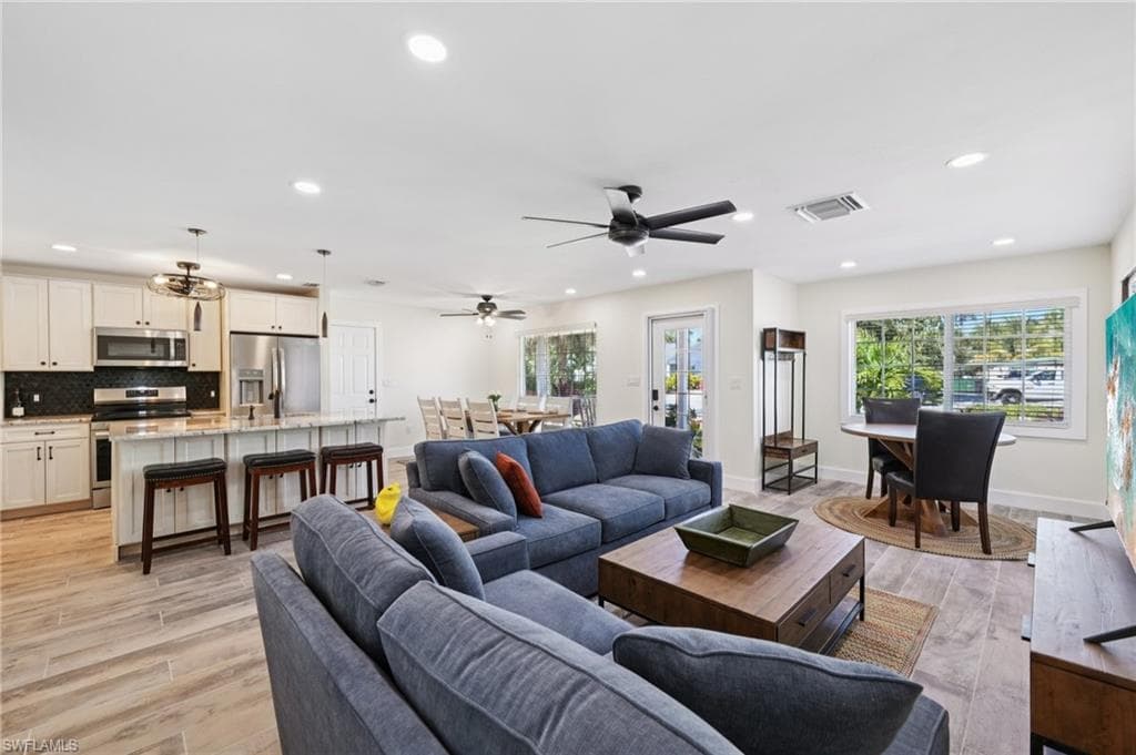 210 Hibiscus DR, FORT MYERS BEACH FL 33931-3