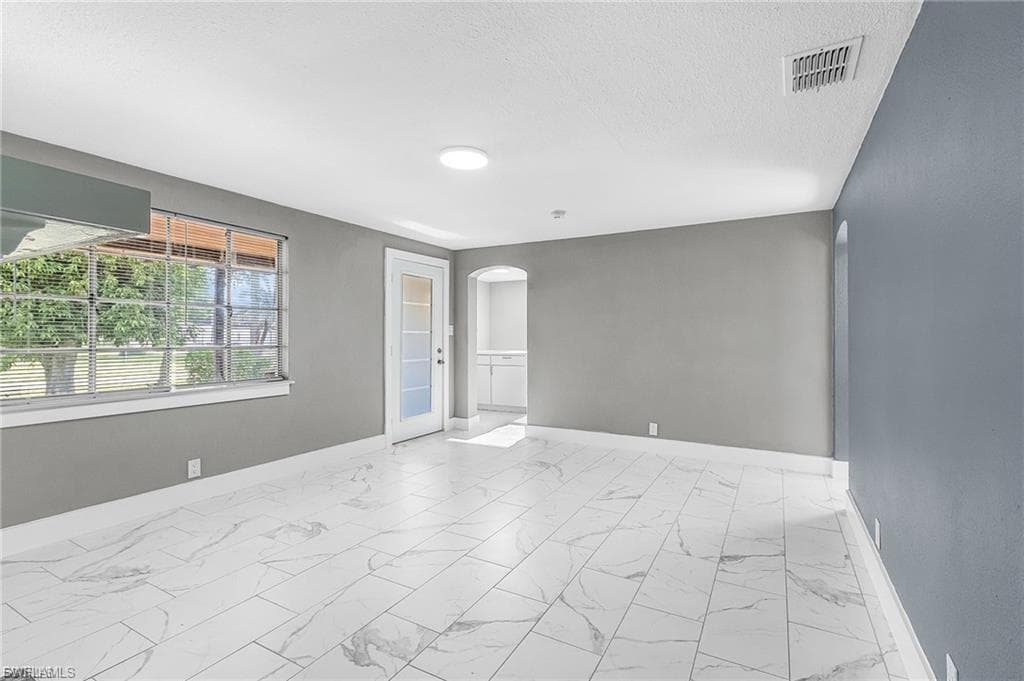 4472 E Riverside DR, FORT MYERS FL 33905-1