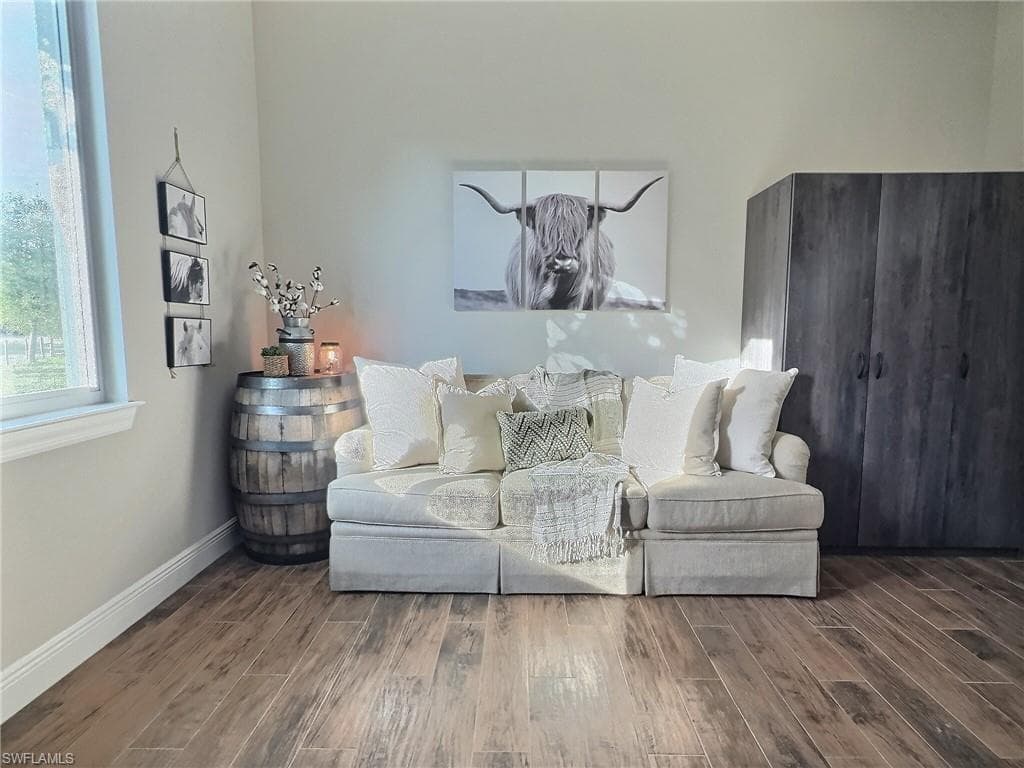 1960 Moulder DR, NAPLES FL 34120-18