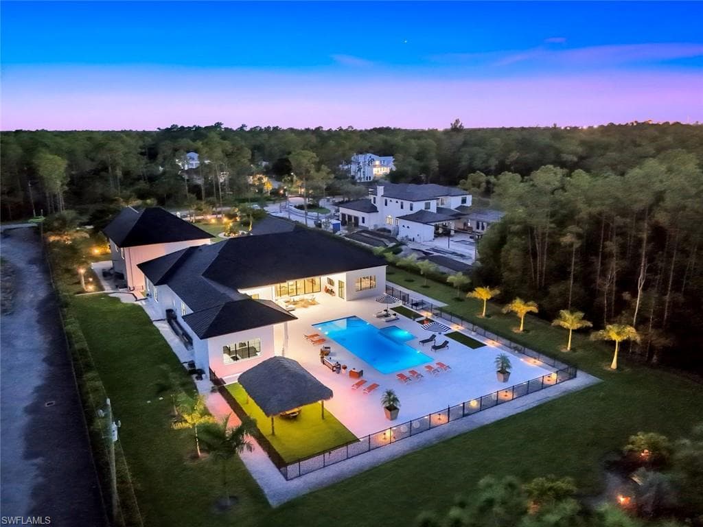 6677 Hunters RD, NAPLES FL 34109-1