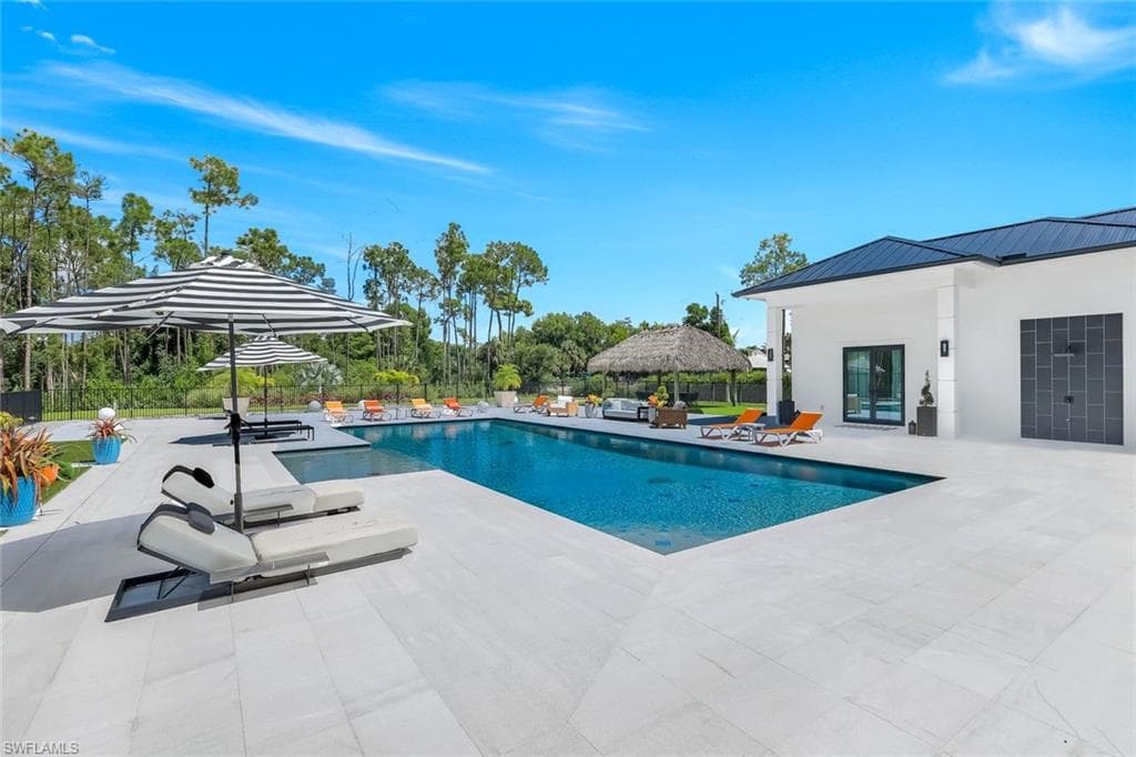 6677 Hunters RD, NAPLES FL 34109-41