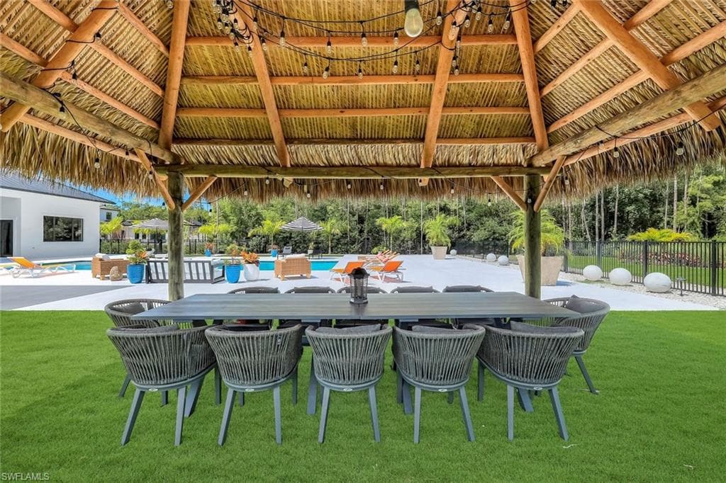 6677 Hunters RD, NAPLES FL 34109-42