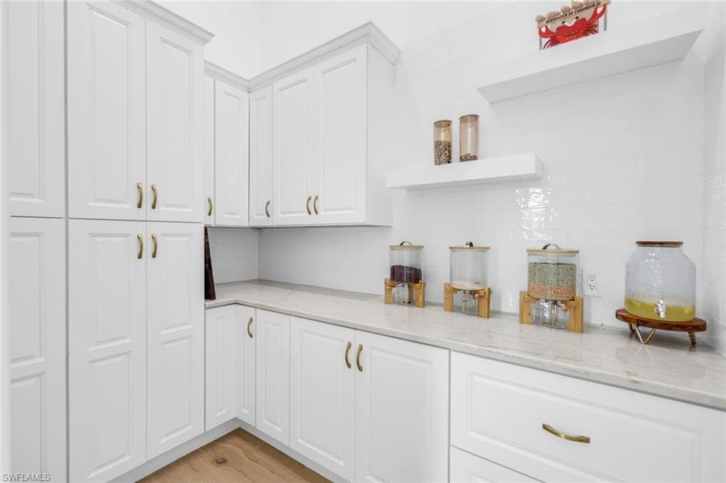 6677 Hunters RD, NAPLES FL 34109-15