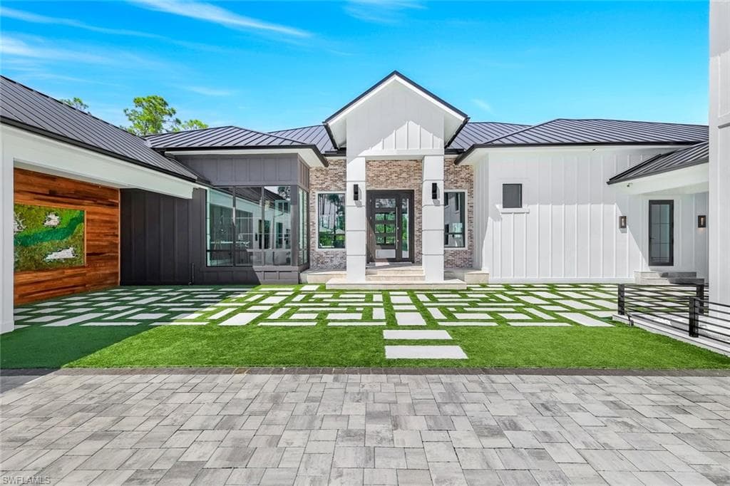 6677 Hunters RD, NAPLES FL 34109-6