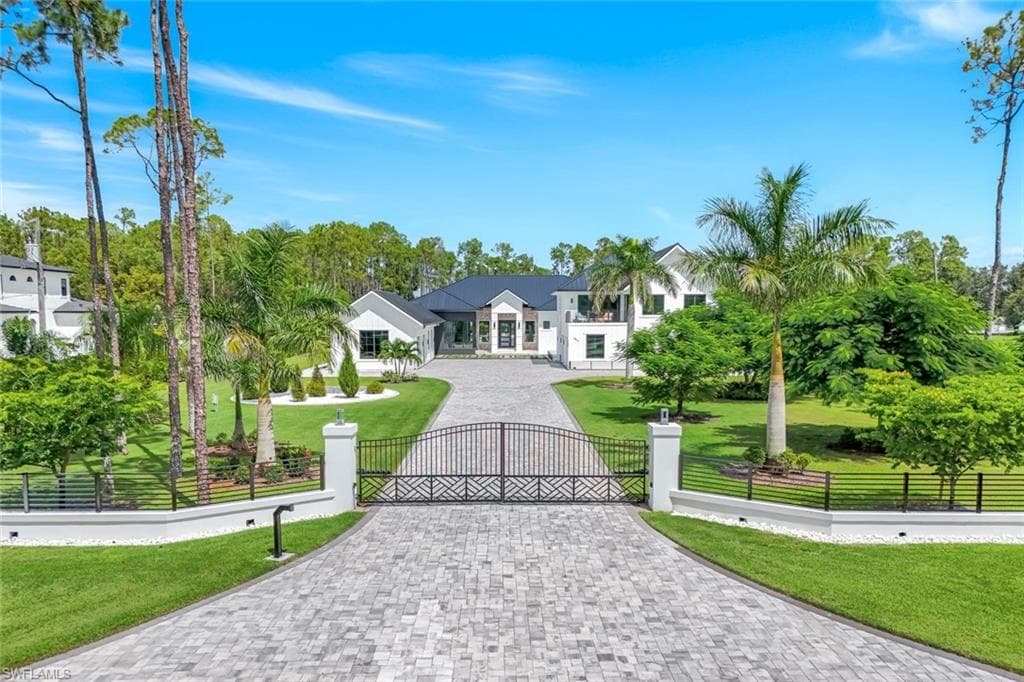 6677 Hunters RD, NAPLES FL 34109-2