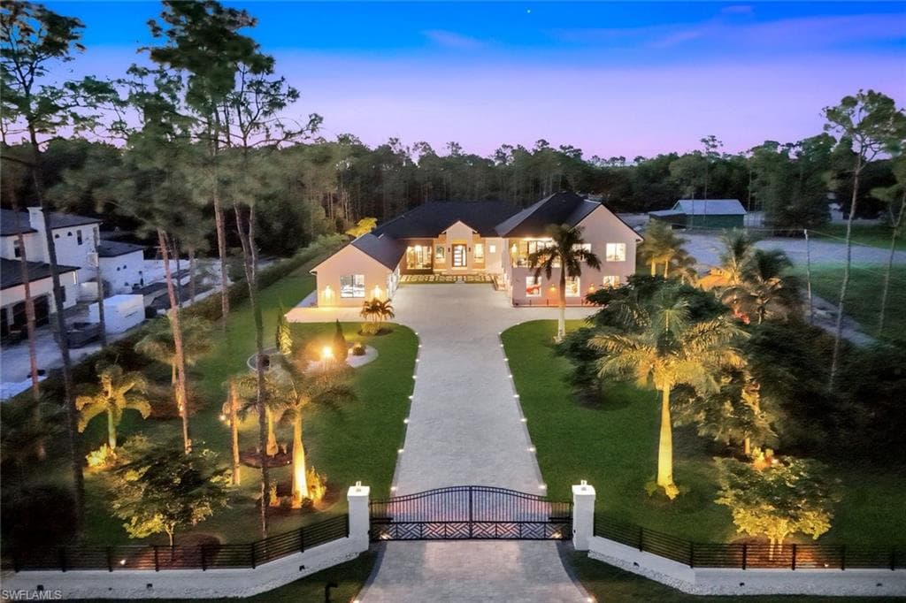 6677 Hunters RD, NAPLES FL 34109-4