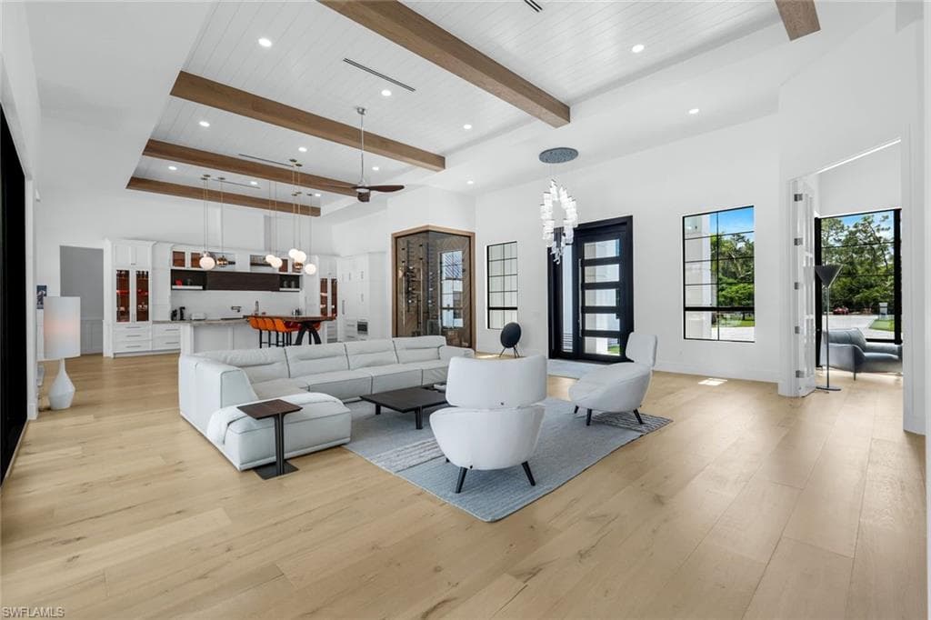 6677 Hunters RD, NAPLES FL 34109-8