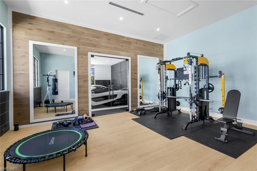 6677 Hunters RD, NAPLES FL 34109-37