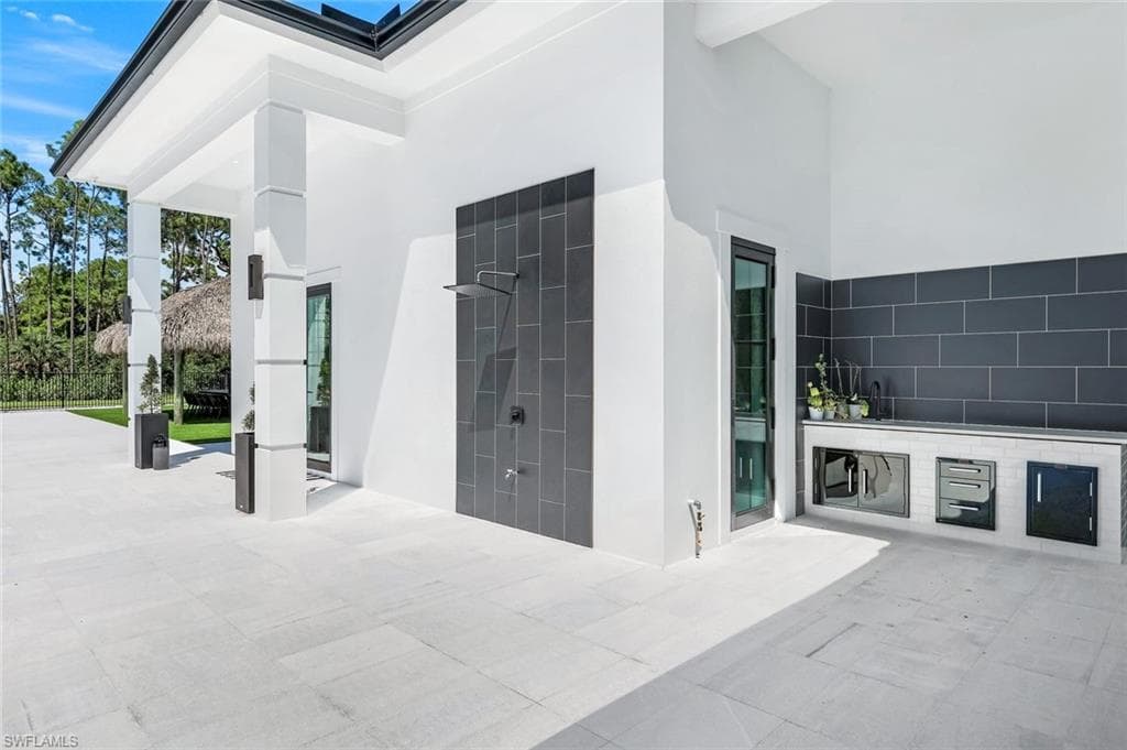 6677 Hunters RD, NAPLES FL 34109-43
