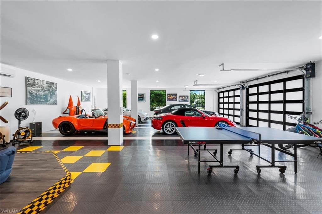 6677 Hunters RD, NAPLES FL 34109-39