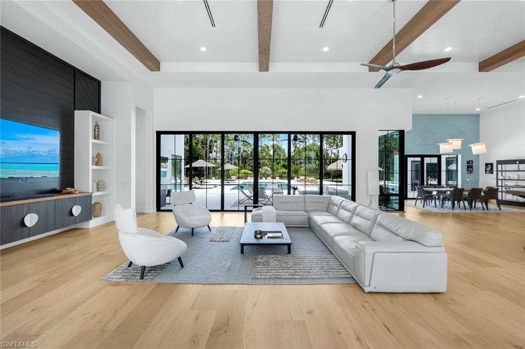 6677 Hunters RD, NAPLES FL 34109-7