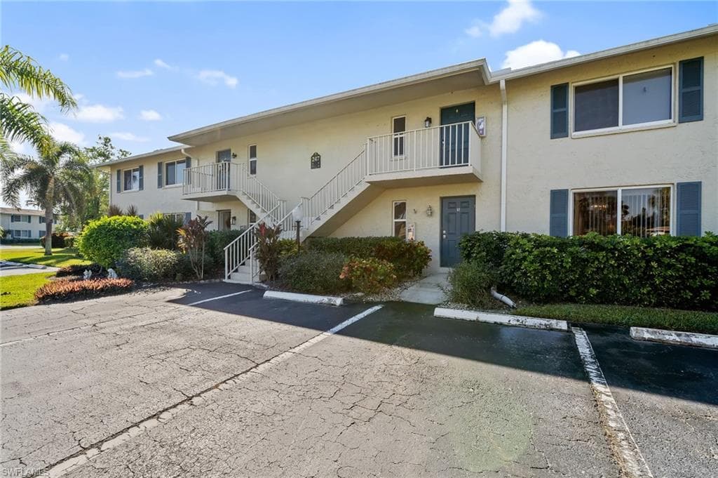 247 Winners CIR # 5, NAPLES FL 34112-2