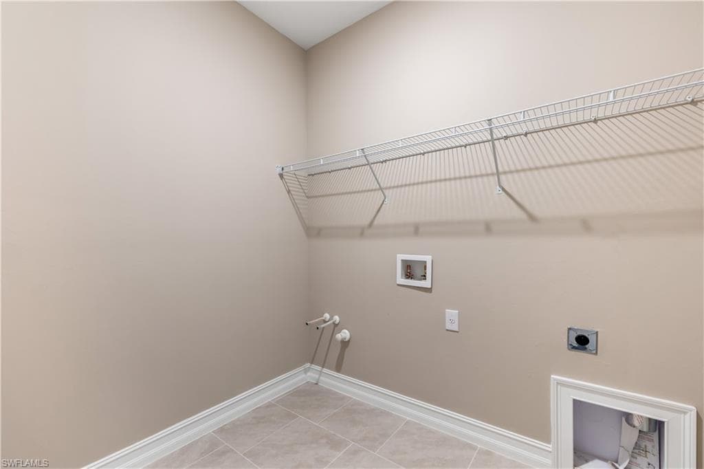 552 SPRING HILL LAKE LOOP, CAPE CORAL FL 33993-28