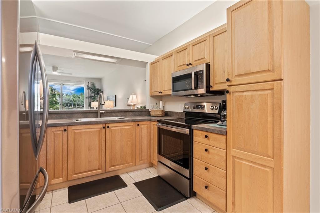 465 Robin Hood CIR # 101, NAPLES FL 34104-12