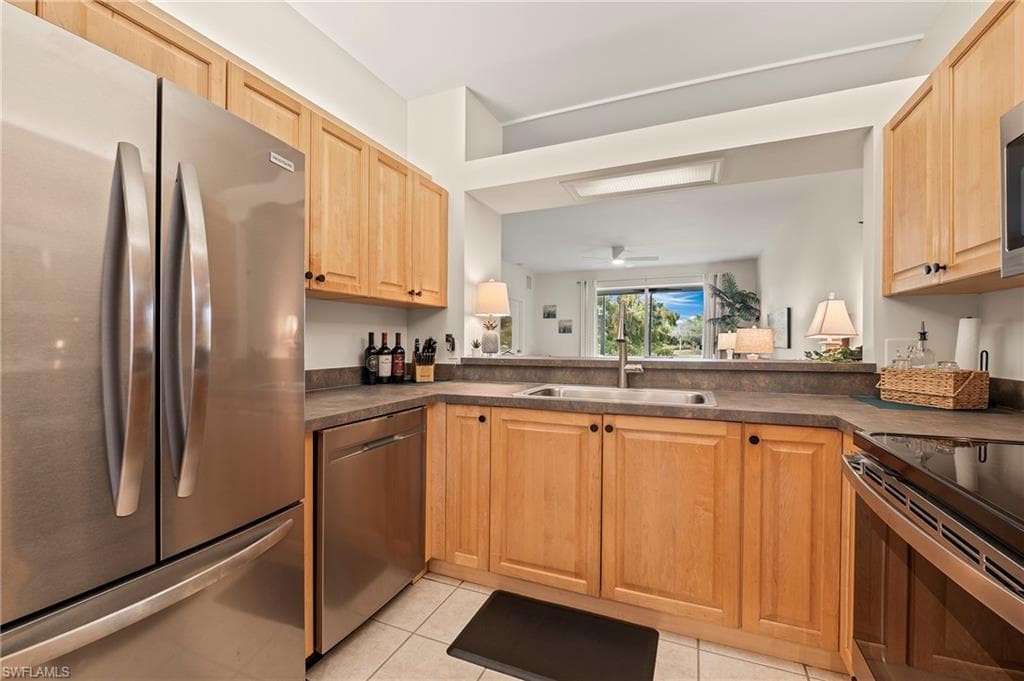 465 Robin Hood CIR # 101, NAPLES FL 34104-13