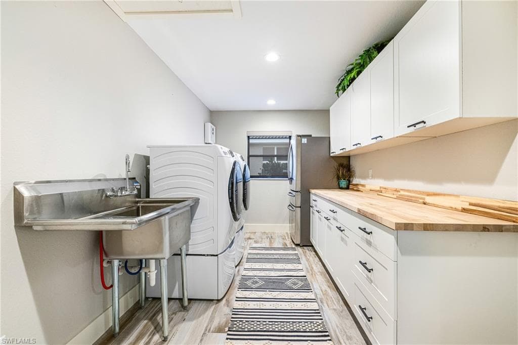 1911 SE 32nd TER, CAPE CORAL FL 33904-18