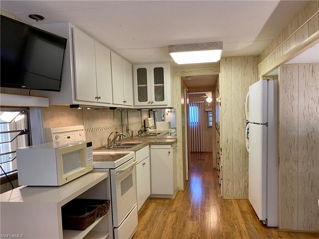 14 Pearl DR # 14P, NAPLES FL 34114-9